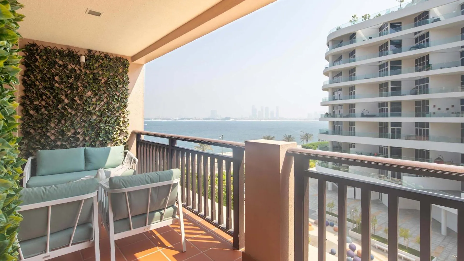 Frank Porter - Royal Amwaj Residences South Dubai