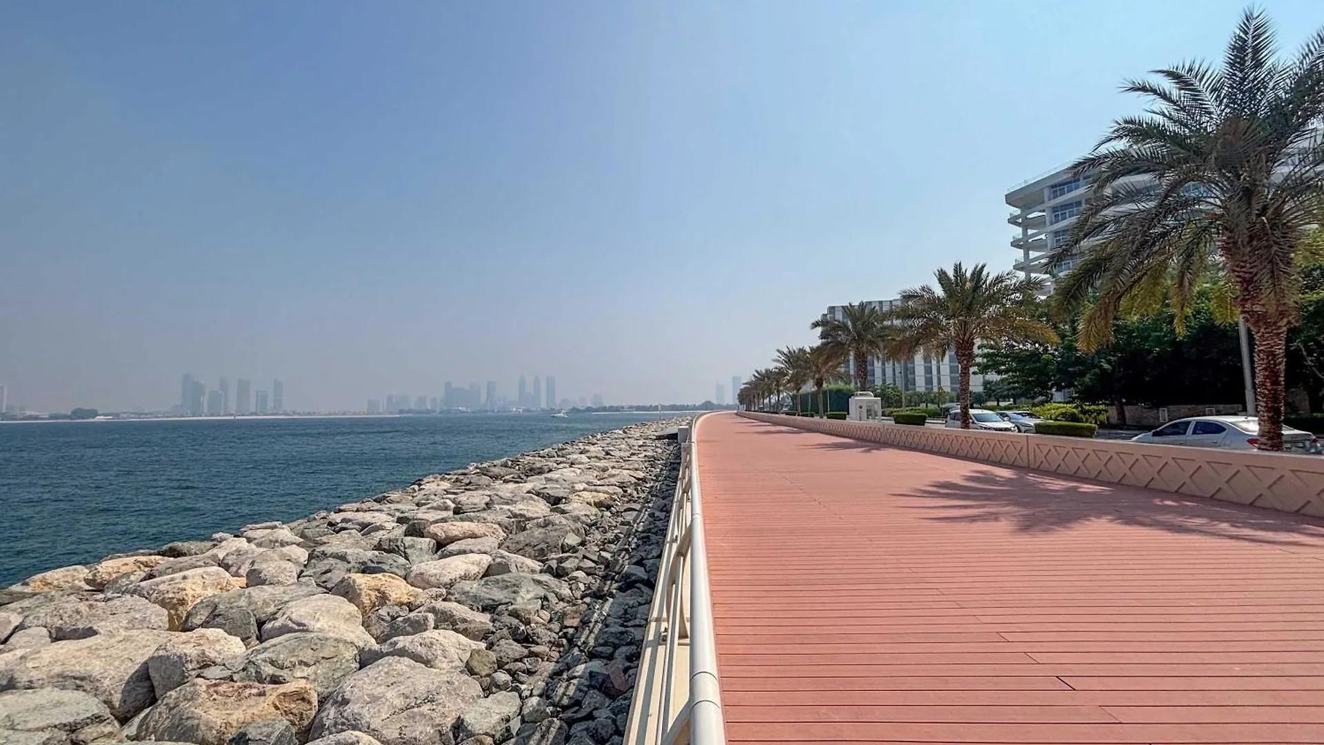 Frank Porter - Royal Amwaj Residences South Dubai United Arab Emirates
