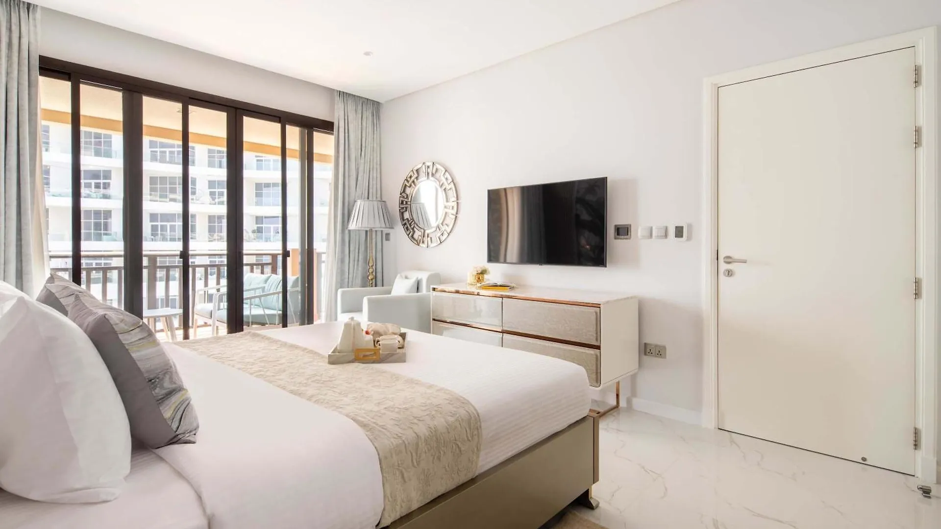 Frank Porter - Royal Amwaj Residences South Dubai United Arab Emirates